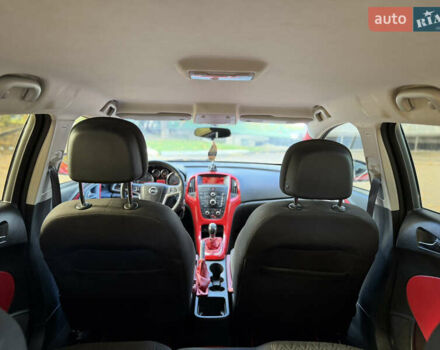 Опель Астра 2013 в Ровно на Automoto.ua Красный Опель Астра, объемом двигателя 1.7 л и пробегом 240 тыс. км за 5700 $, фото 38 на Automoto.ua