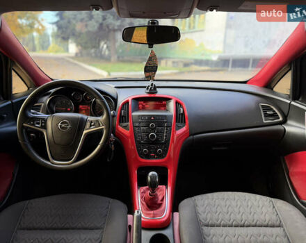 Опель Астра 2013 в Ровно на Automoto.ua Красный Опель Астра, объемом двигателя 1.7 л и пробегом 240 тыс. км за 5700 $, фото 43 на Automoto.ua