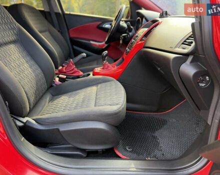 Опель Астра 2013 в Ровно на Automoto.ua Красный Опель Астра, объемом двигателя 1.7 л и пробегом 240 тыс. км за 5700 $, фото 60 на Automoto.ua