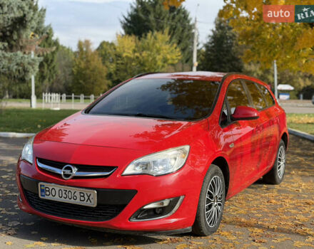 Опель Астра 2013 в Ровно на Automoto.ua Красный Опель Астра, объемом двигателя 1.7 л и пробегом 240 тыс. км за 5700 $, фото 2 на Automoto.ua