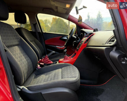 Опель Астра 2013 в Ровно на Automoto.ua Красный Опель Астра, объемом двигателя 1.7 л и пробегом 240 тыс. км за 6350 $, фото 64 на Automoto.ua