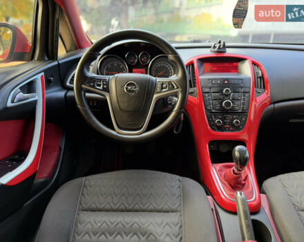 Опель Астра 2013 в Ровно на Automoto.ua Красный Опель Астра, объемом двигателя 1.7 л и пробегом 240 тыс. км за 5700 $, фото 45 на Automoto.ua