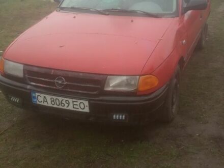 Красный Опель Астра, объемом двигателя 1.6 л и пробегом 400 тыс. км за 650 $, фото 1 на Automoto.ua