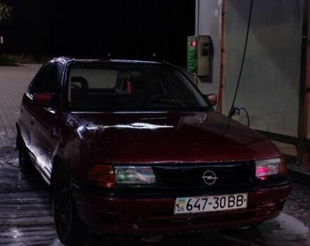 Красный Опель Астра, объемом двигателя 1.6 л и пробегом 317 тыс. км за 1100 $, фото 1 на Automoto.ua