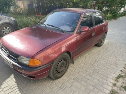 Красный Опель Астра, объемом двигателя 1.6 л и пробегом 200 тыс. км за 1100 $, фото 1 на Automoto.ua