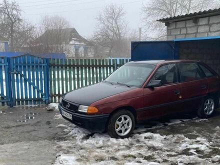 Красный Опель Астра, объемом двигателя 1.6 л и пробегом 256 тыс. км за 1200 $, фото 1 на Automoto.ua