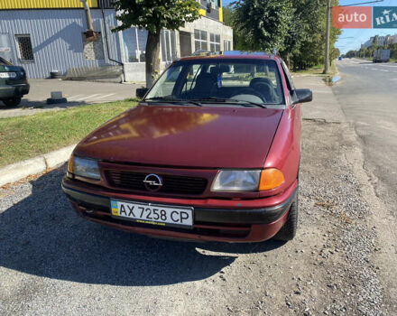 Красный Опель Астра, объемом двигателя 1.6 л и пробегом 350 тыс. км за 1700 $, фото 1 на Automoto.ua