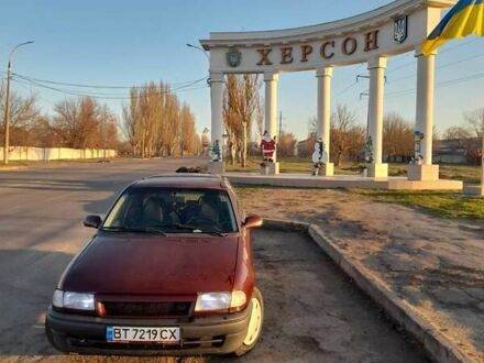 Опель Астра 1993 у Херсоні на Automoto.ua Червоний Опель Астра, об'ємом двигуна 1.4 л та пробігом 500 тис. км за 1300 $, фото 1 на Automoto.ua
