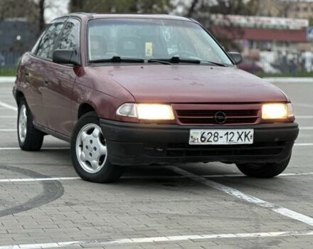 Красный Опель Астра, объемом двигателя 1.6 л и пробегом 400 тыс. км за 1299 $, фото 1 на Automoto.ua
