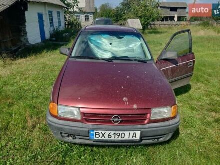 Опель Астра 1993 в Сарнах на Automoto.ua Красный Опель Астра, объемом двигателя 1.39 л и пробегом 370 тыс. км за 700 $, фото 1 на Automoto.ua