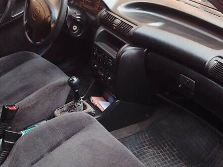 Красный Опель Астра, объемом двигателя 1.8 л и пробегом 431 тыс. км за 2000 $, фото 1 на Automoto.ua