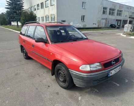 Красный Опель Астра, объемом двигателя 1.4 л и пробегом 275 тыс. км за 1228 $, фото 1 на Automoto.ua