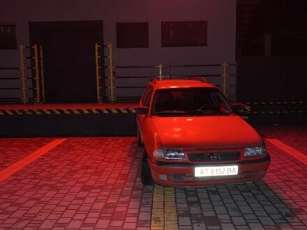 Красный Опель Астра, объемом двигателя 1.6 л и пробегом 100 тыс. км за 1500 $, фото 1 на Automoto.ua