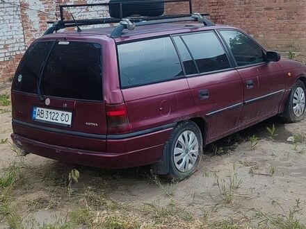 Красный Опель Астра, объемом двигателя 1.39 л и пробегом 200 тыс. км за 1100 $, фото 1 на Automoto.ua