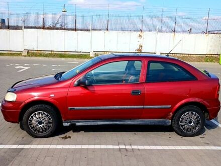 Красный Опель Астра, объемом двигателя 1.7 л и пробегом 300 тыс. км за 2000 $, фото 1 на Automoto.ua
