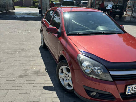 Опель Астра 2006 в Новомосковске на Automoto.ua Красный Опель Астра, объемом двигателя 1.6 л и пробегом 140 тыс. км за 5200 $, фото 1 на Automoto.ua