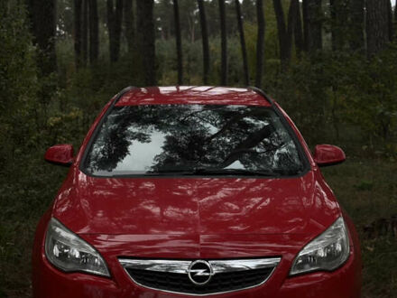 Опель Астра 2011 в Львове на Automoto.ua Красный Опель Астра, объемом двигателя 1.7 л и пробегом 272 тыс. км за 6000 $, фото 1 на Automoto.ua