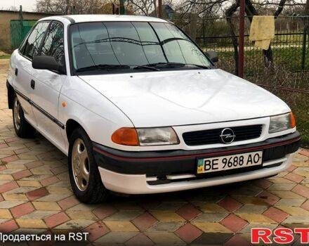Опель Астра, объемом двигателя 16 л и пробегом 325 тыс. км за 1500 $, фото 1 на Automoto.ua