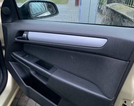 Желтый Опель Астра, объемом двигателя 1.6 л и пробегом 253 тыс. км за 3900 $, фото 16 на Automoto.ua