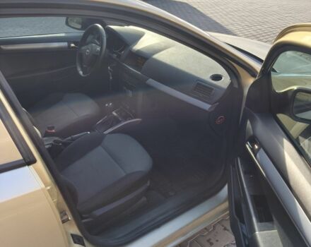 Желтый Опель Астра, объемом двигателя 1.6 л и пробегом 252 тыс. км за 4000 $, фото 4 на Automoto.ua