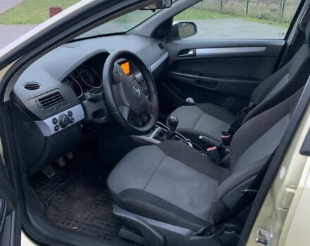 Желтый Опель Астра, объемом двигателя 1.6 л и пробегом 253 тыс. км за 3900 $, фото 10 на Automoto.ua