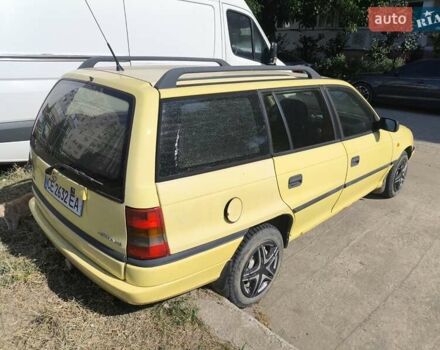 Желтый Опель Астра, объемом двигателя 1.8 л и пробегом 300 тыс. км за 1100 $, фото 3 на Automoto.ua