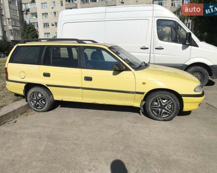 Желтый Опель Астра, объемом двигателя 1.8 л и пробегом 300 тыс. км за 1100 $, фото 2 на Automoto.ua