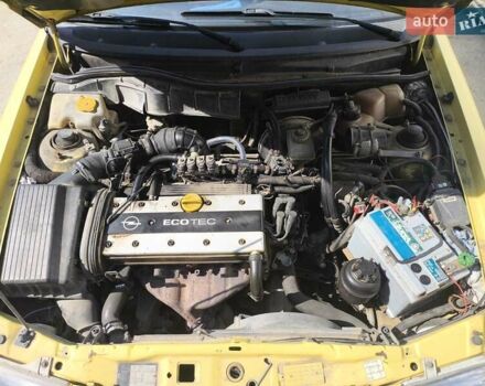 Желтый Опель Астра, объемом двигателя 1.8 л и пробегом 300 тыс. км за 1100 $, фото 8 на Automoto.ua