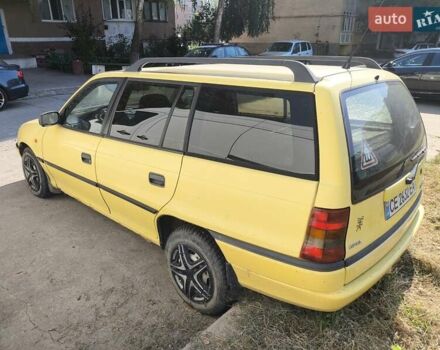 Желтый Опель Астра, объемом двигателя 1.8 л и пробегом 300 тыс. км за 1100 $, фото 5 на Automoto.ua