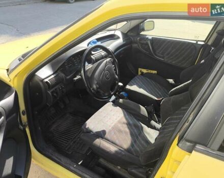 Желтый Опель Астра, объемом двигателя 1.8 л и пробегом 300 тыс. км за 1100 $, фото 9 на Automoto.ua