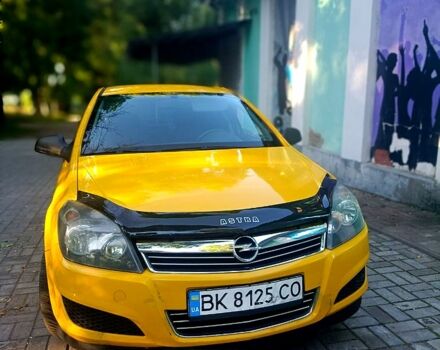 Желтый Опель Астра, объемом двигателя 1.7 л и пробегом 315 тыс. км за 5000 $, фото 1 на Automoto.ua