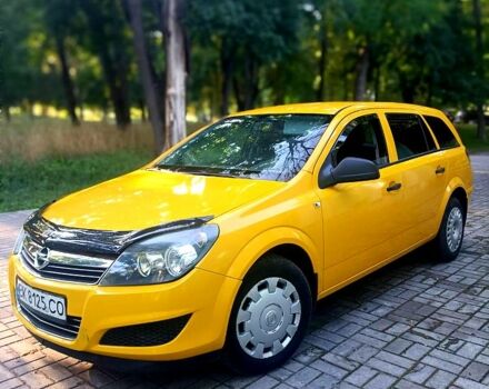 Желтый Опель Астра, объемом двигателя 1.7 л и пробегом 315 тыс. км за 5000 $, фото 2 на Automoto.ua