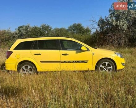 Желтый Опель Астра, объемом двигателя 1.7 л и пробегом 290 тыс. км за 5800 $, фото 4 на Automoto.ua