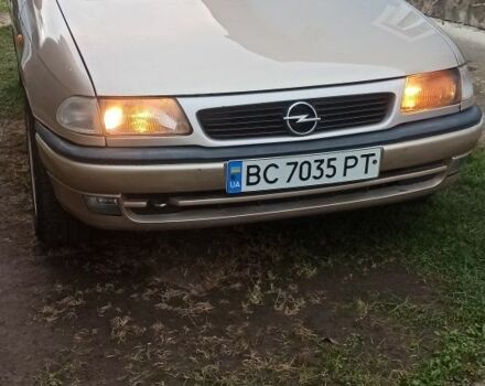 Желтый Опель Астра, объемом двигателя 1.6 л и пробегом 256 тыс. км за 1421 $, фото 1 на Automoto.ua