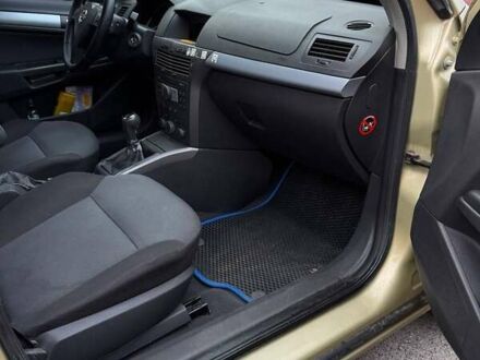 Желтый Опель Астра, объемом двигателя 1.6 л и пробегом 214 тыс. км за 4000 $, фото 1 на Automoto.ua