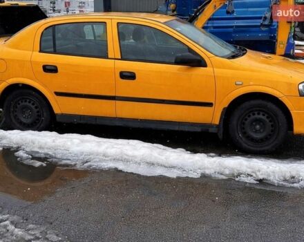 Желтый Опель Астра, объемом двигателя 1.36 л и пробегом 287 тыс. км за 2600 $, фото 1 на Automoto.ua