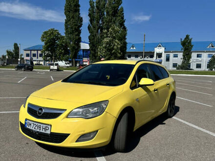 Желтый Опель Астра, объемом двигателя 1.4 л и пробегом 370 тыс. км за 4999 $, фото 1 на Automoto.ua