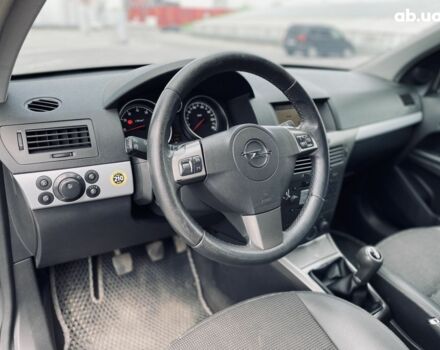 Серый Опель Астра, объемом двигателя 1.8 л и пробегом 231 тыс. км за 5400 $, фото 9 на Automoto.ua