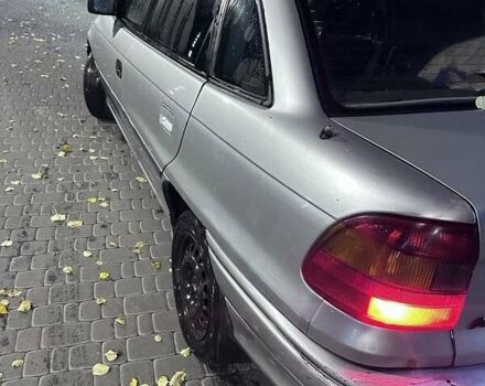 Серый Опель Астра, объемом двигателя 1.4 л и пробегом 274 тыс. км за 2500 $, фото 3 на Automoto.ua