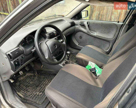 Серый Опель Астра, объемом двигателя 1.4 л и пробегом 263 тыс. км за 850 $, фото 4 на Automoto.ua