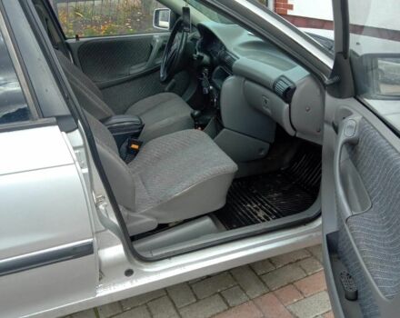 Серый Опель Астра, объемом двигателя 1.6 л и пробегом 350 тыс. км за 900 $, фото 4 на Automoto.ua