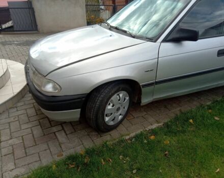 Серый Опель Астра, объемом двигателя 1.6 л и пробегом 350 тыс. км за 900 $, фото 2 на Automoto.ua