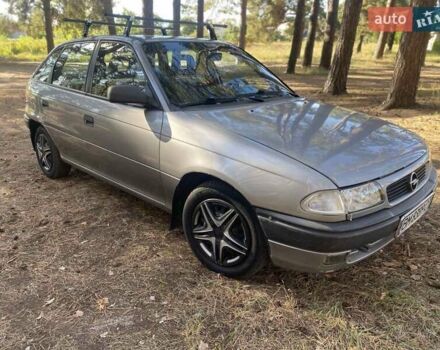 Серый Опель Астра, объемом двигателя 1.6 л и пробегом 320 тыс. км за 3000 $, фото 1 на Automoto.ua