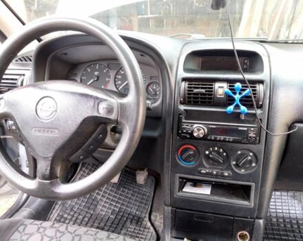 Серый Опель Астра, объемом двигателя 1.7 л и пробегом 300 тыс. км за 2700 $, фото 5 на Automoto.ua