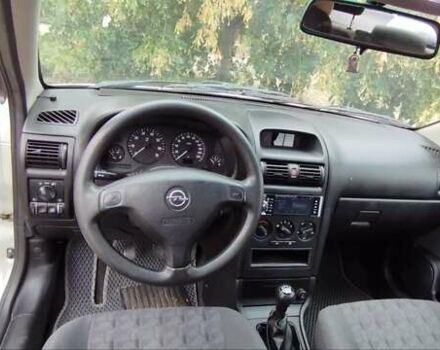 Серый Опель Астра, объемом двигателя 1.6 л и пробегом 239 тыс. км за 3800 $, фото 1 на Automoto.ua