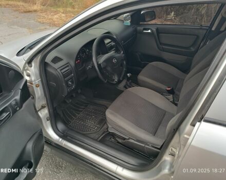 Серый Опель Астра, объемом двигателя 1.6 л и пробегом 230 тыс. км за 3450 $, фото 3 на Automoto.ua