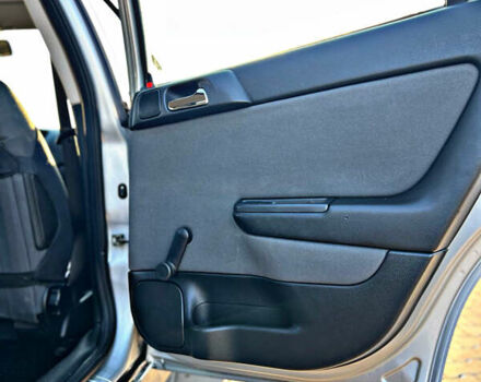 Серый Опель Астра, объемом двигателя 1.6 л и пробегом 110 тыс. км за 2800 $, фото 31 на Automoto.ua