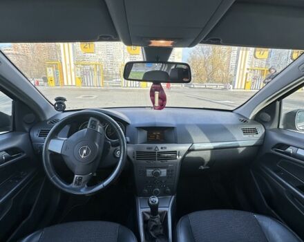 Серый Опель Астра, объемом двигателя 1.6 л и пробегом 238 тыс. км за 4200 $, фото 7 на Automoto.ua