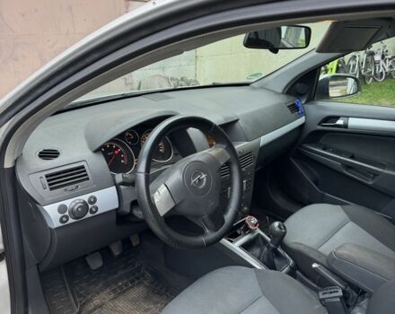 Серый Опель Астра, объемом двигателя 1.6 л и пробегом 270 тыс. км за 4400 $, фото 3 на Automoto.ua