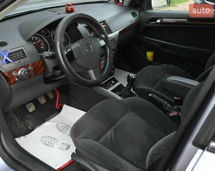 Серый Опель Астра, объемом двигателя 1.6 л и пробегом 188 тыс. км за 4500 $, фото 11 на Automoto.ua